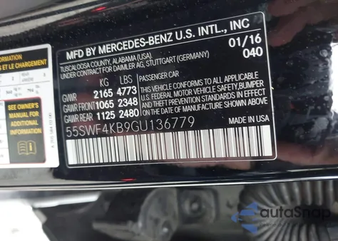 2016 Mercedes-Benz C 300 4Matic z USA, uszkodzony, nr VIN 55SWF4KB9GU136779
